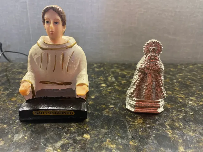 Lote duas peças católicos - estátua de São Longuinho e Maria.