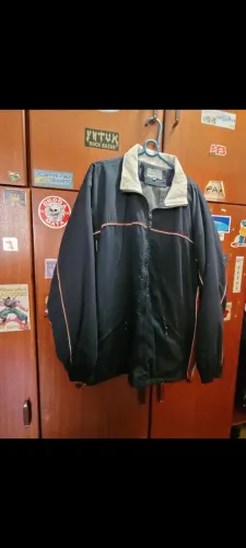 Jaqueta Masculina Preta com Detalhes