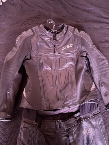 Vendo ou troco Macacão x11 3g moto