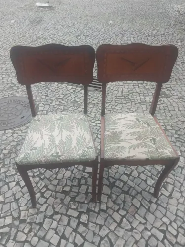 Cadeiras de madeira vintage com assento estofado
