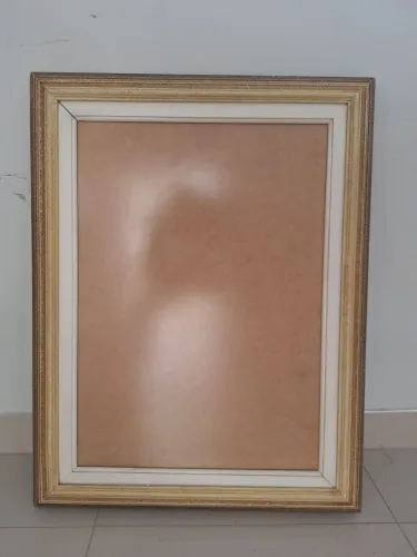 Moldura dourada de madeira 68x88