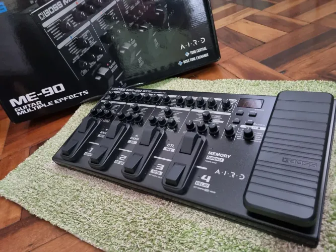 Pedaleira Boss ME-90