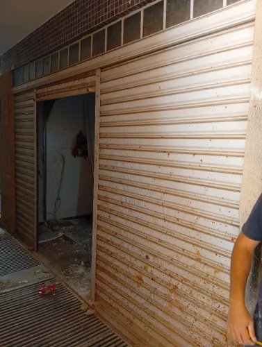 Portas de enrolar completa funcionando