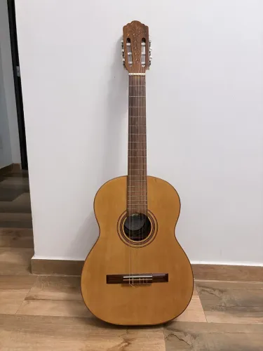 Violão Di Giorgio Estudante no.18. Acompanha capa de couro 