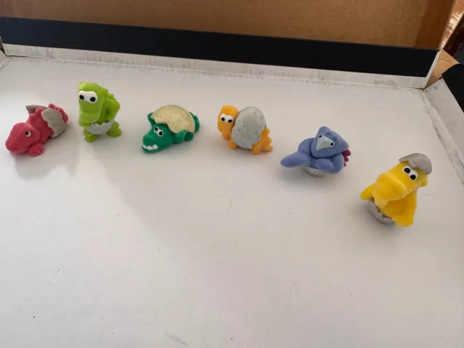 Miniaturas Fofas de Dinossauros Peludinhos