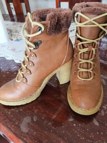 Bota feminina coturno 