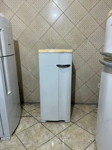 Freezer Eletrolux 200litros