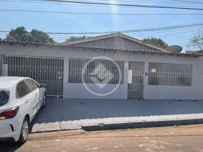 Casa no Jardim Paula 1, com 4 quartos e piscina codigo: 139422