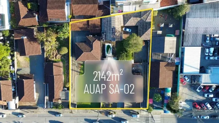 Terreno comercial à venda no bairro Bom Retiro em Joinville-SC por R$4.240.000,00.