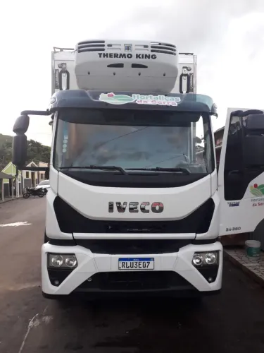Caminhão 24280 Truck Baú Frigorífico único dono 