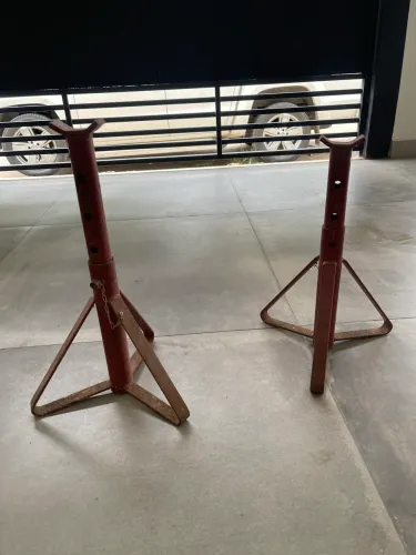 02 Cavaletes de apoio .