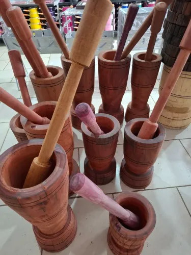 Pilão de madeira rústica 