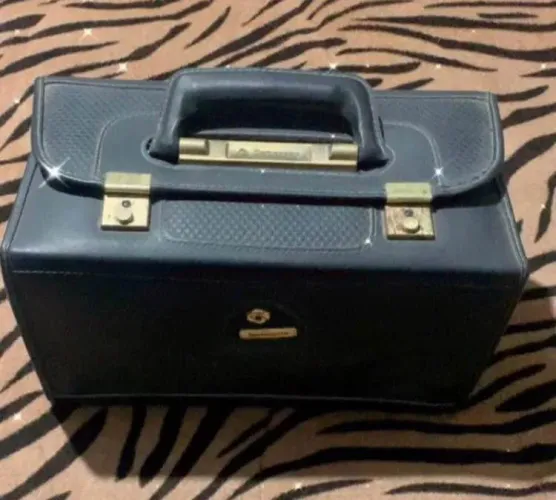 Leia descrição. Frasqueira antiga