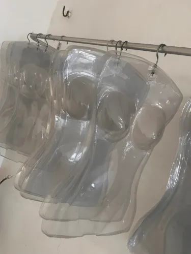Cabide corpo transparente 