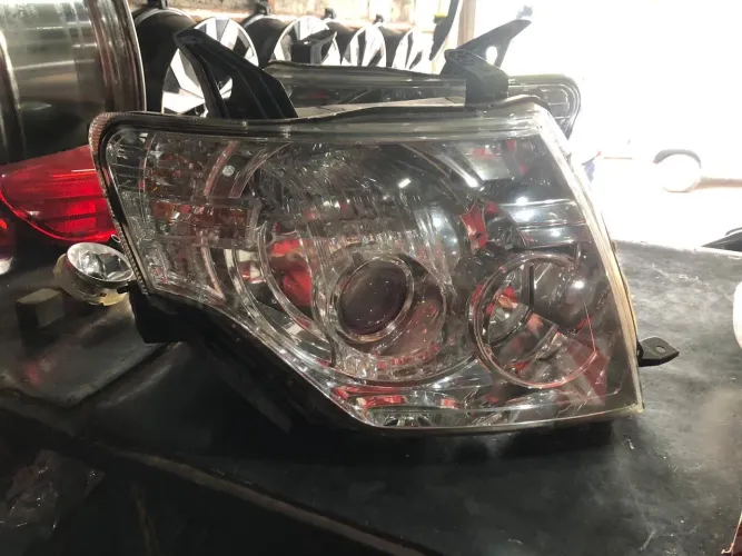 Farol Pajero Full Direito