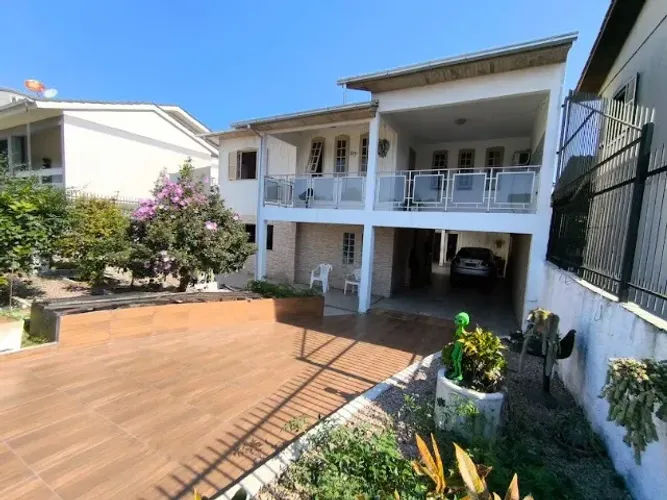 Casa ESPAÇOSA 4 dorm Pinherinho Criciúma lugar bom do bairro ACEITA PERMUTA por Apto
