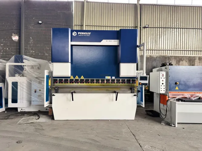 Dobradeira CN hidráulica 300 Ton x 3200