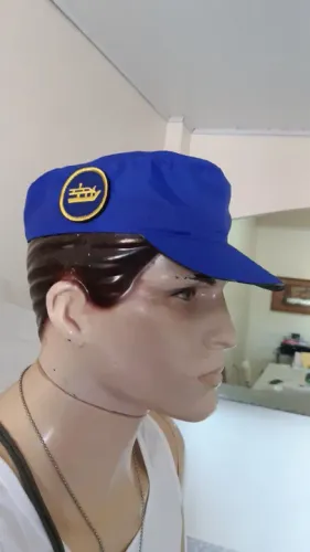 Gorro azul e camuflado 