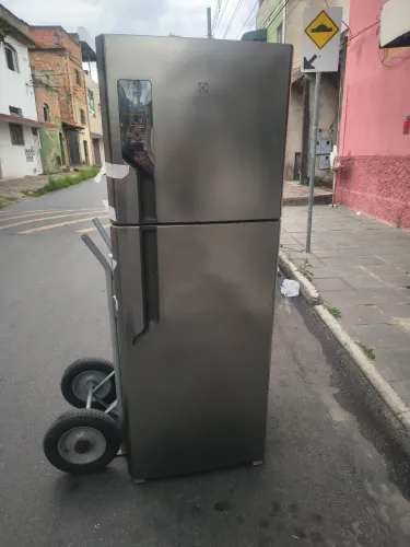 Geladeira inox com defeito 