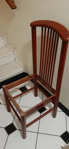 Cadeira de Madeira Marca Madesa sem o Assento 