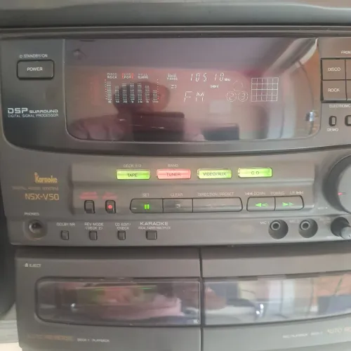 Micro sistem aiwa V50 completo com as cxs do zr99