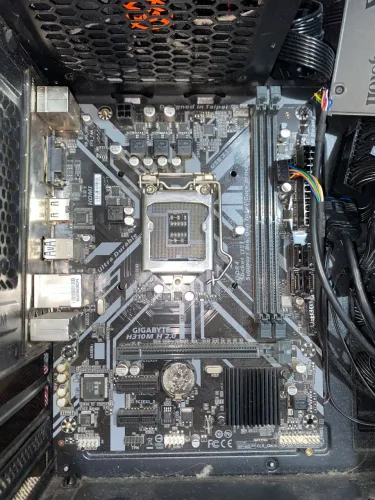 Placa Mãe Gigabyte H310M H2.0 (com defeito)