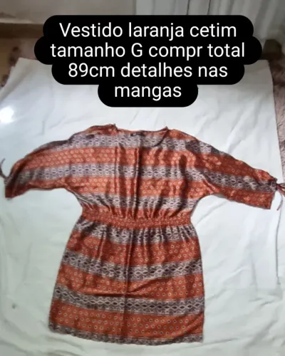 Vestido Laranja Cetim G Detalhes nas Mangas