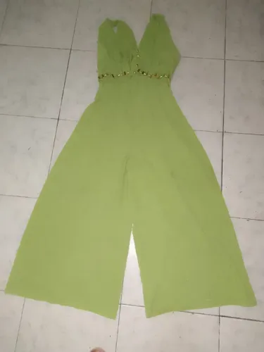 Macacão verde feminino lindo e sofisticado 