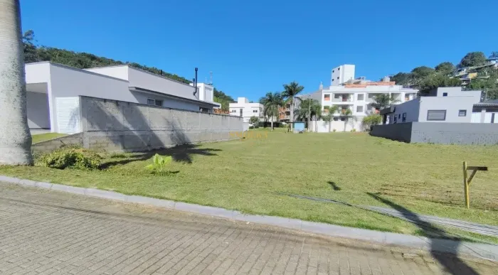 Terreno em Condomínio Fechado