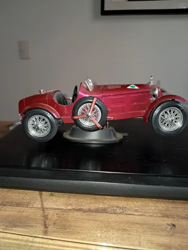 Alfa Romeo 8C 2300 - Escala 1/18 Burago