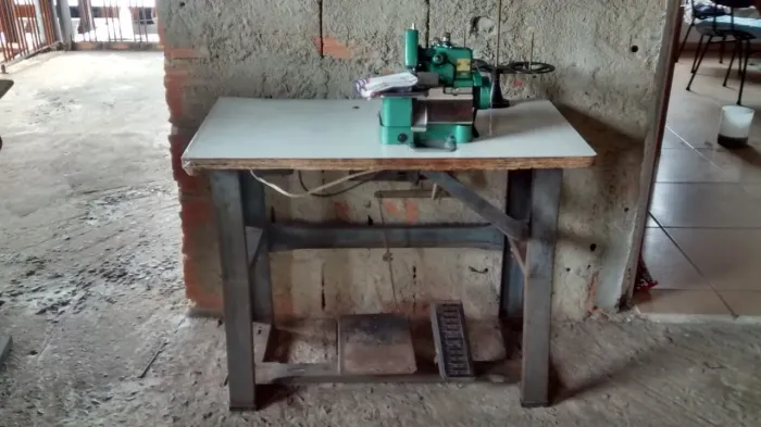 Máquina de costura overloque