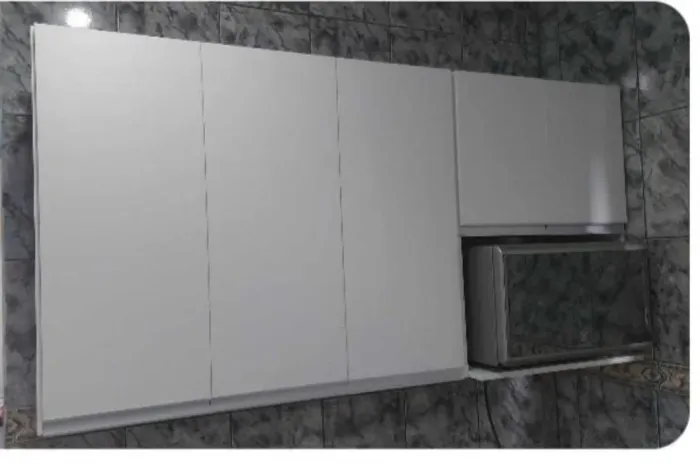 Armário aéreo com suporte para micro-ondas 