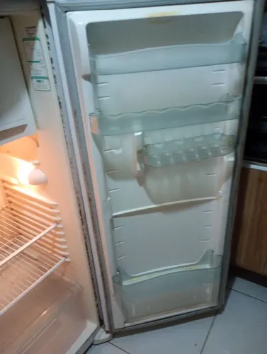 Vende-se Geladeira Consul Frost Free