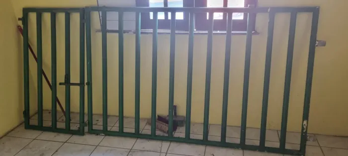 Cercado móvel de ferro 2,58 m X 1,22 m