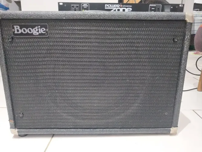 Vendo caixa Boogie 1x12 "com falante Selenium 12."