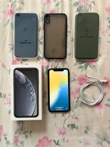iPhone XR 64GB Preto