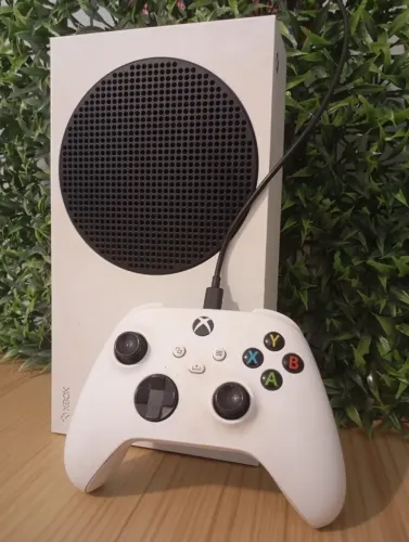 Xbox Series S 512GB Branco + Controle Original | Ótimo Estado 
