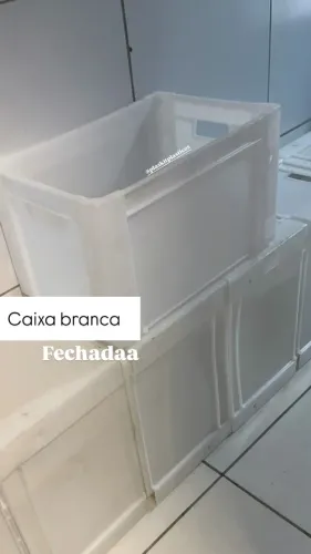 Caixa de plástico fechada