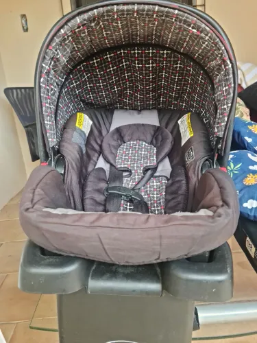 Bebê conforto importado com duas bases para carro