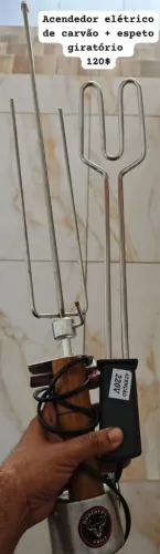 Espeto giratório e acendedor elétricos
