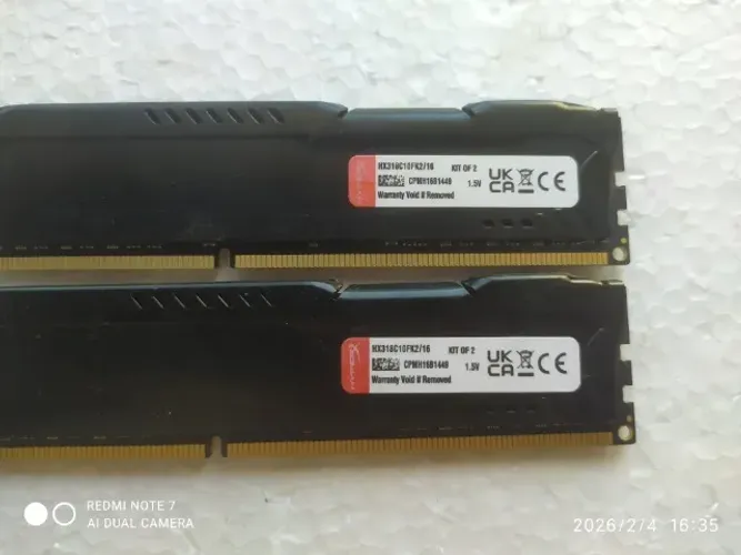 02 Memórias DDR3 de 8gb, frequência 1866 Mhz.