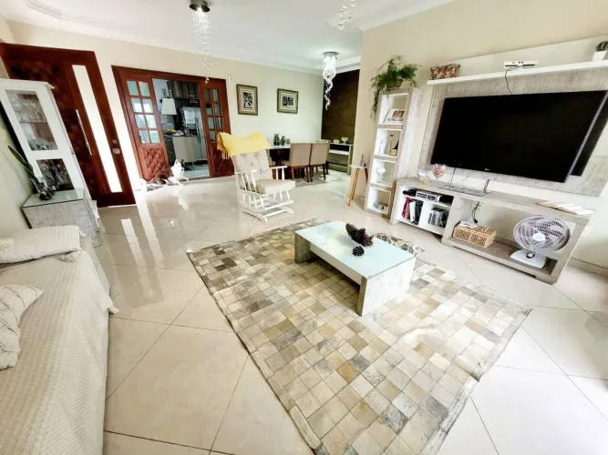 Casa com 3 dormitórios à venda, 180 m² por R$ 930.000 - Vila Valqueire - Rio de Janeiro/RJ
