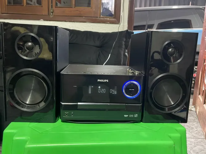 Micro System Philips MCM3000 Preto com USB, CD Player e 100W RMS