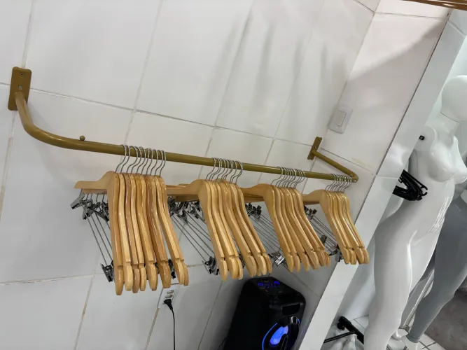 Cabides de madeira novos