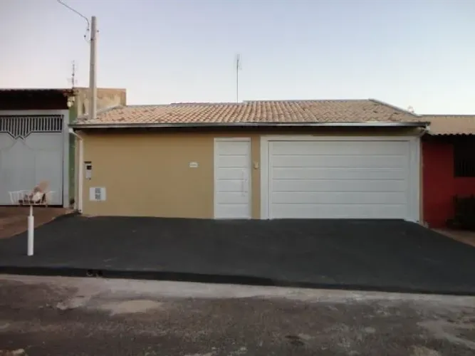 Alugo casa
