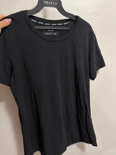 Vendo camiseta INVICTUS