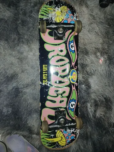 Vendo skate Drop Dead Nice Trip Marfim 8.0, modelo antigo e difícil de encontrar.