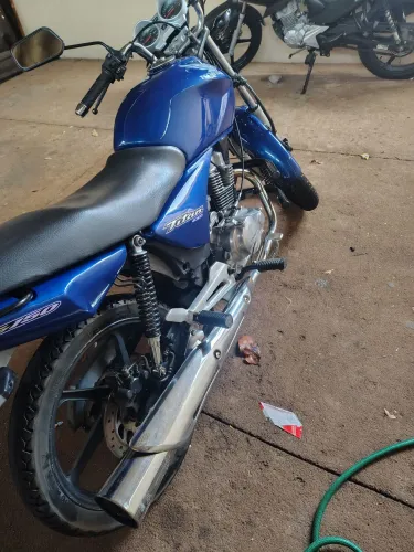 Moto bem conservada