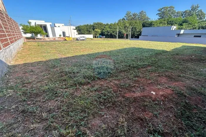 VENDE TERRENO 300 METROS - JARDIM RECANTO DAS ÁGUAS