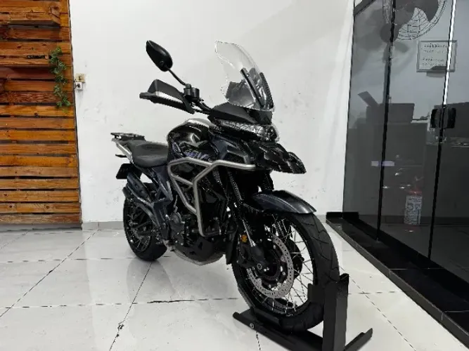 ZONTES T 350X 2025 PRETA COM APENAS 8.000 KM!